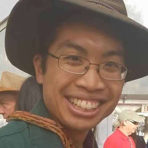 Head shot of Chris Hernandez